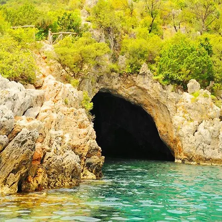 Paraskevas Beach Hotel