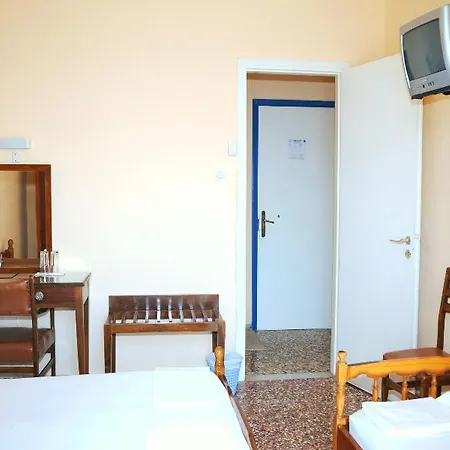 Otel Paraskevas Beach Hotel