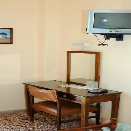 Paraskevas Beach Hotel Tirós