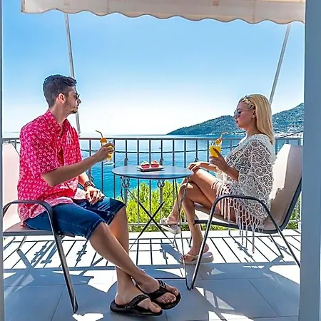 Paraskevas 3* Τυρός