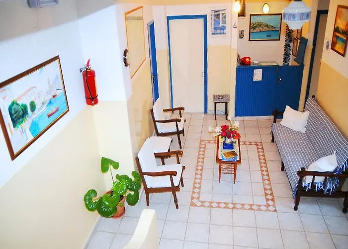 Hotell Paraskevas Tirós