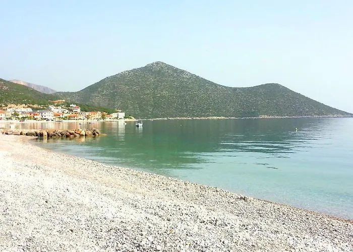 Paraskevas Hotell Tirós