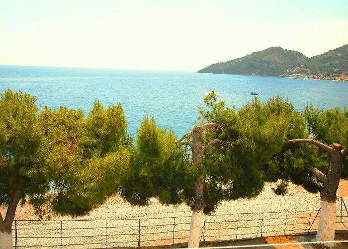 Paraskevas Hotell 3*