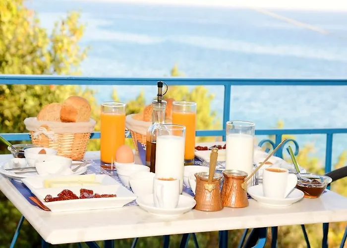 Paraskevas Hotell Tirós