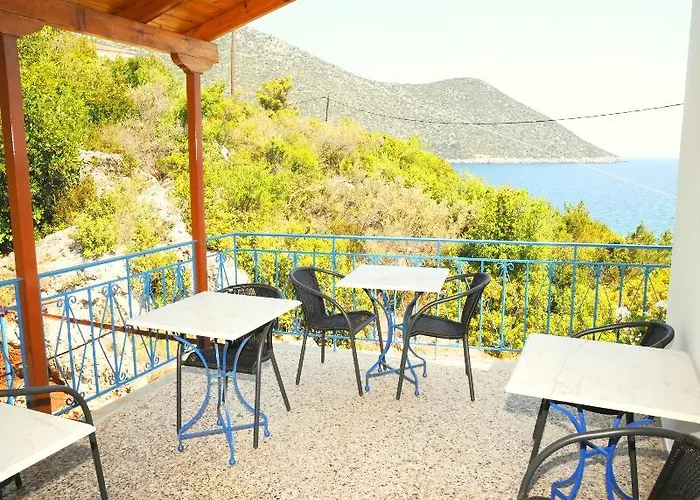 Paraskevas Hotell Tirós